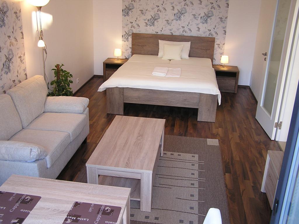 Gonda Apartments Hradec Králové Extérieur photo